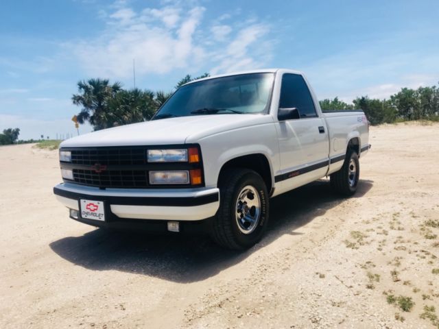 1993 White Chevrolet C/K Pickup 1500 Truck