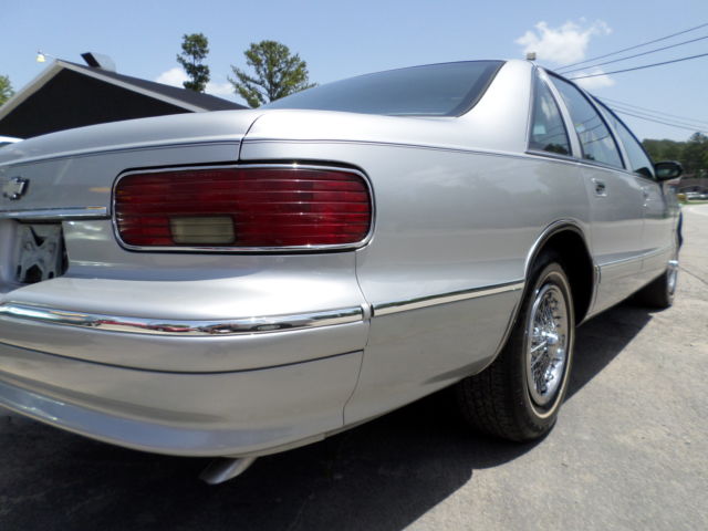 19930000 Silver Chevrolet Capriceold Sedan