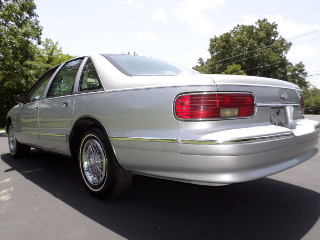 19930000 Silver Chevrolet Capriceold Sedan