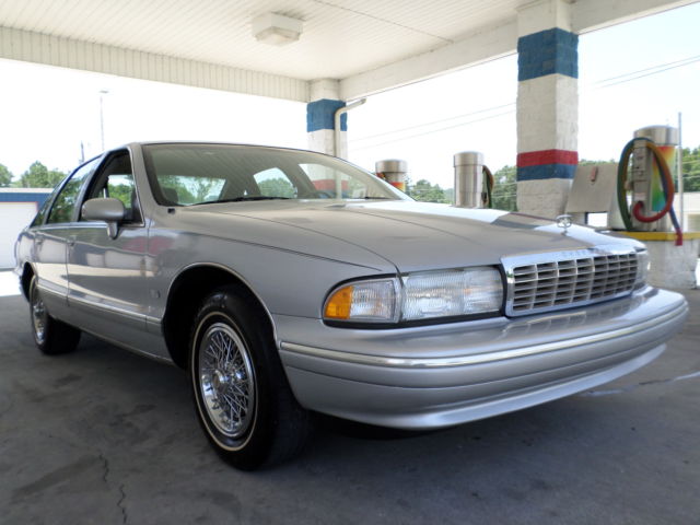 19930000 Silver Chevrolet Capriceold Sedan
