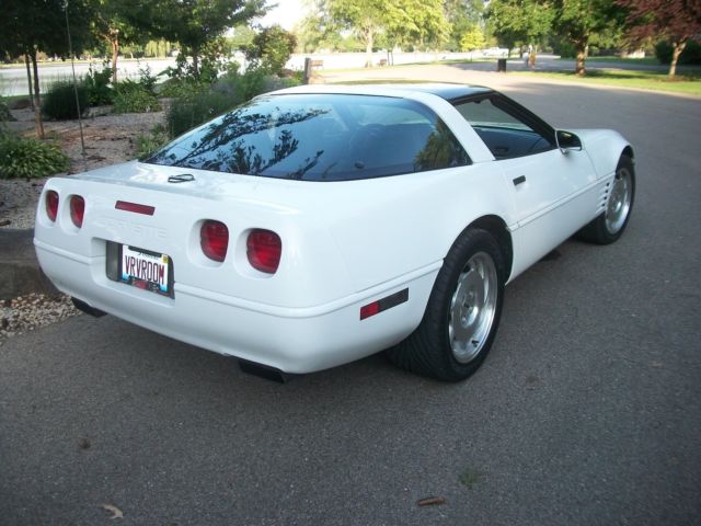 1993 White Chevrolet Corvette Coupe