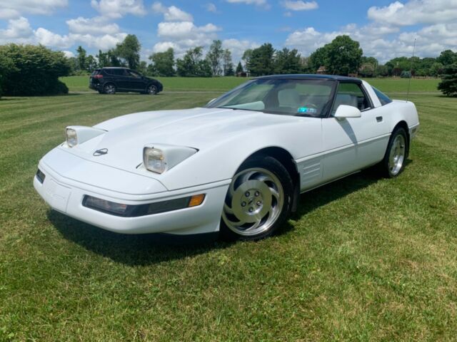 1993 White Chevrolet Corvette Coupe