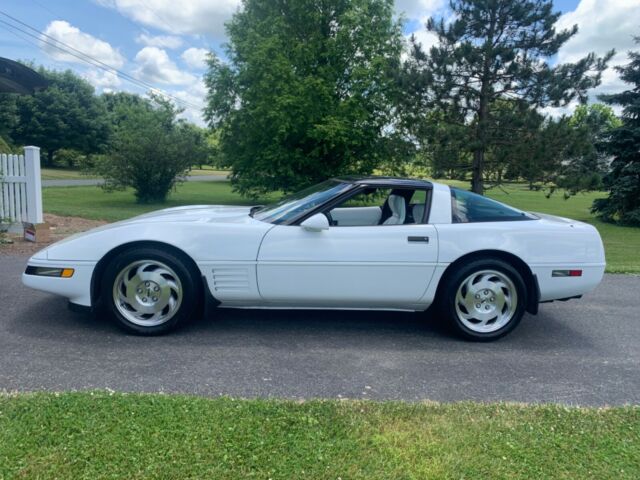 1993 White Chevrolet Corvette Coupe