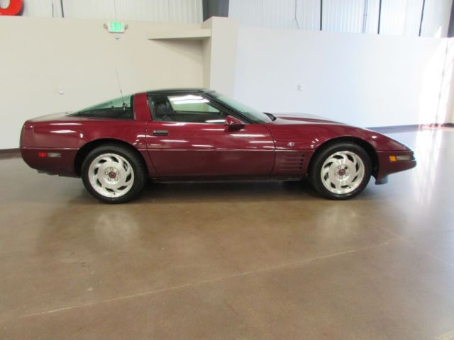 1993 MAROON Chevrolet Corvette --