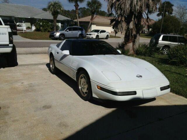 1993 White Chevrolet Corvette Hatchback