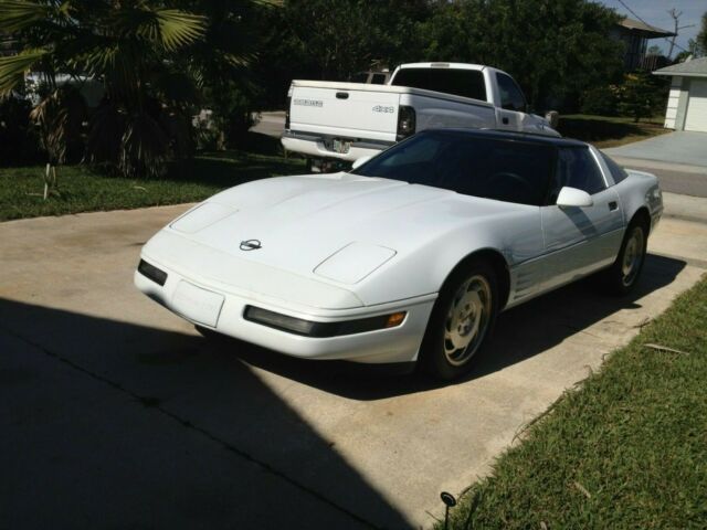 1993 White Chevrolet Corvette Hatchback
