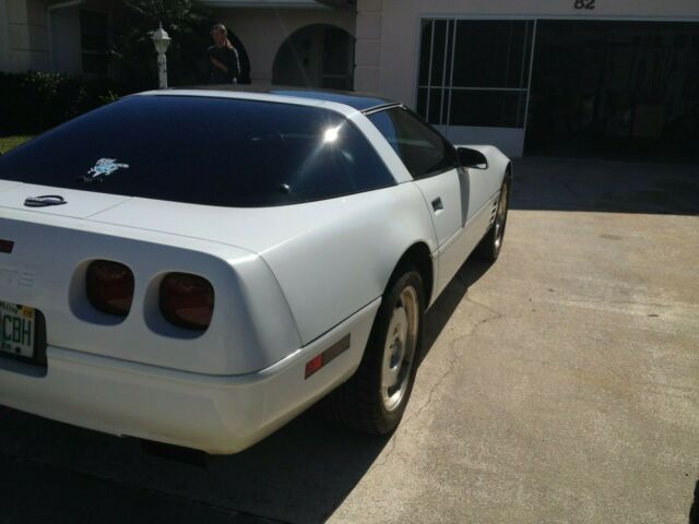 1993 White Chevrolet Corvette Hatchback