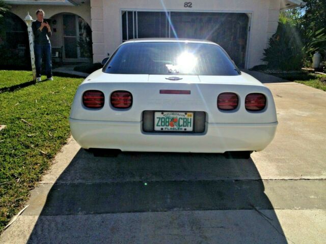 1993 White Chevrolet Corvette Hatchback