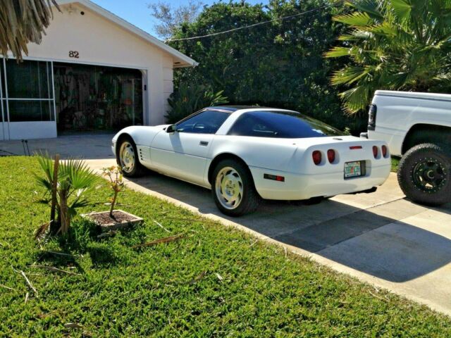 1993 White Chevrolet Corvette Hatchback