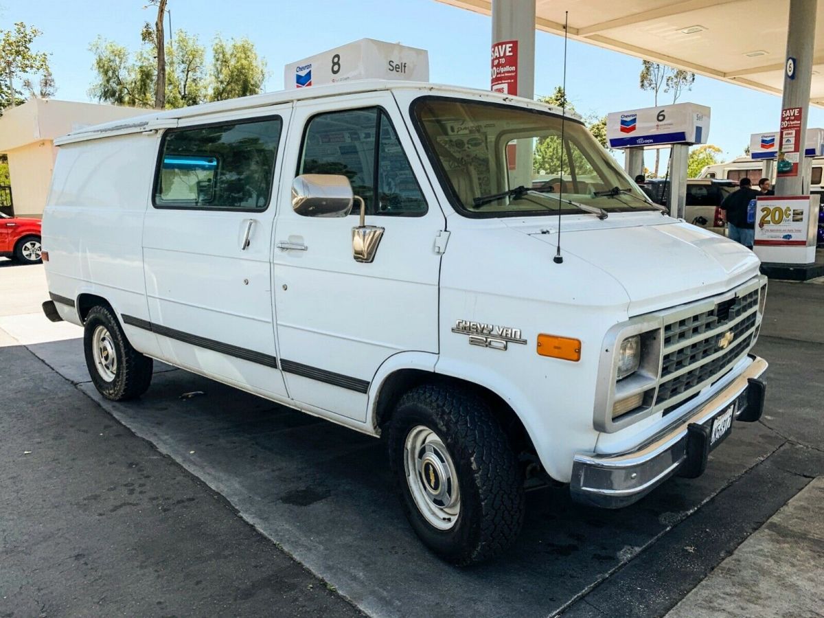 1994 White Chevrolet G20 Van