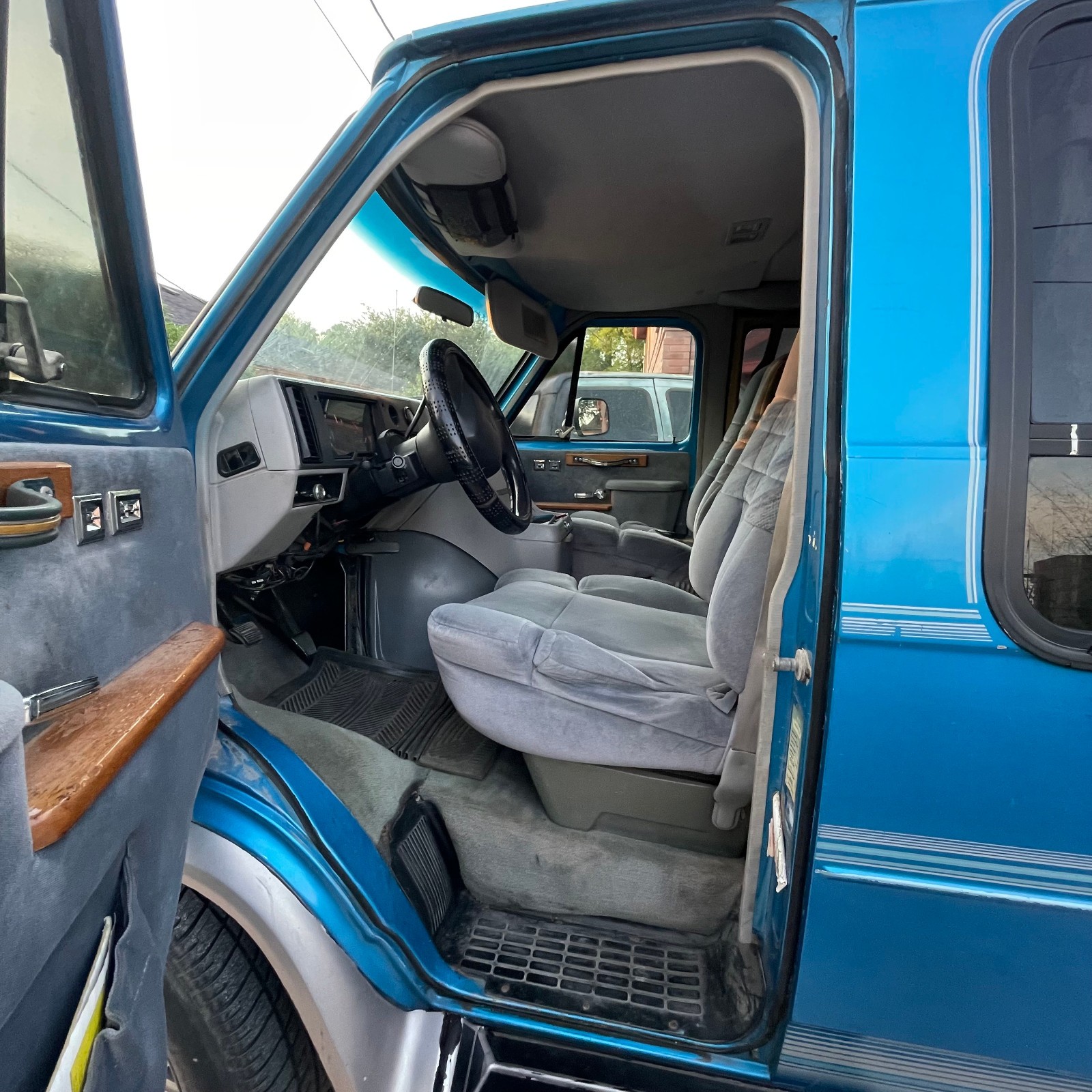 1994 White Chevrolet G20 Van