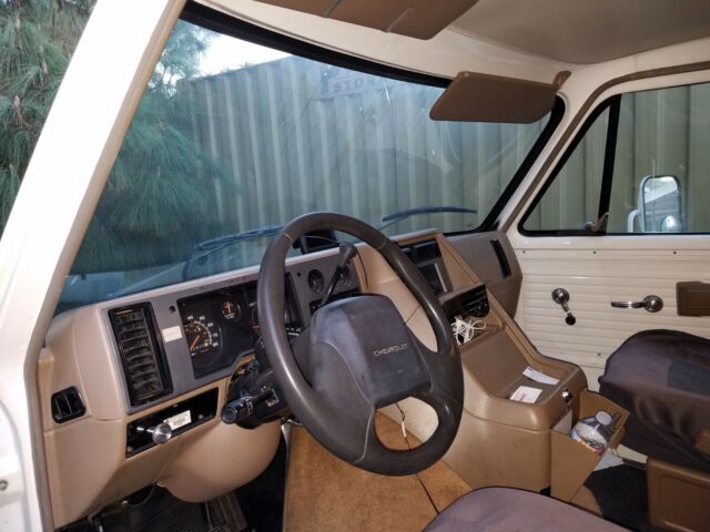 1993 White Chevrolet Other 14' Box