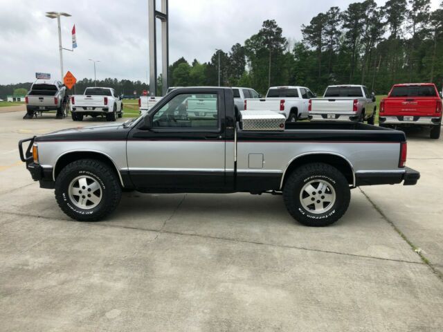 1993 Chevrolet S-10 Standard Cab Pickup