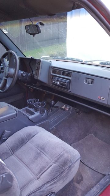1993 Red Chevrolet S-10 SUV