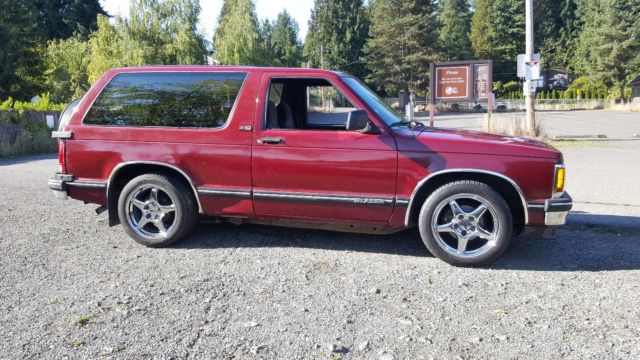 1993 Red Chevrolet S-10 SUV