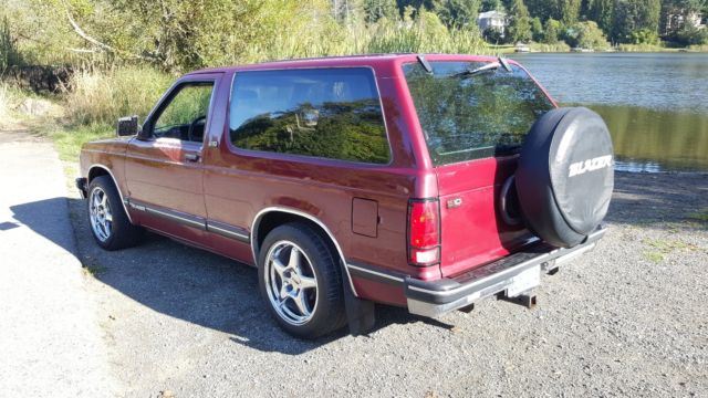 1993 Red Chevrolet S-10 SUV