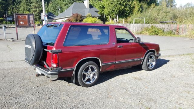 1993 Red Chevrolet S-10 SUV