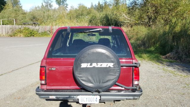 1993 Red Chevrolet S-10 SUV