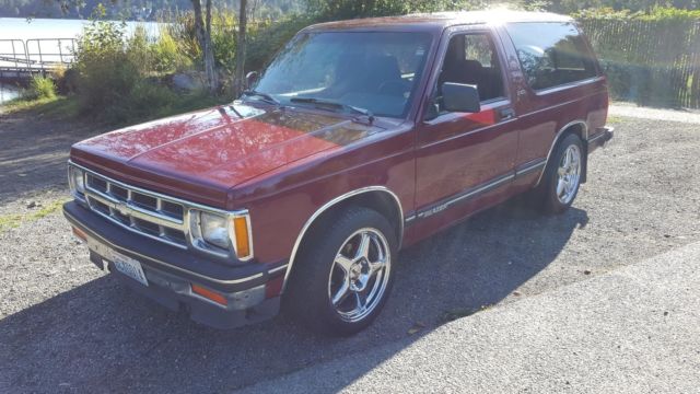 1993 Red Chevrolet S-10 SUV