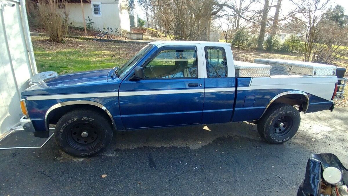 1993 Blue Chevrolet S10 Pickup