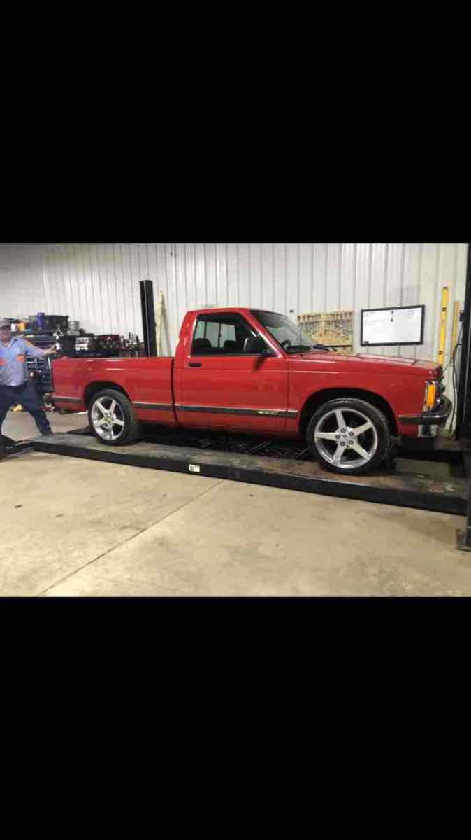 1993 Red Chevrolet S10 Pickup