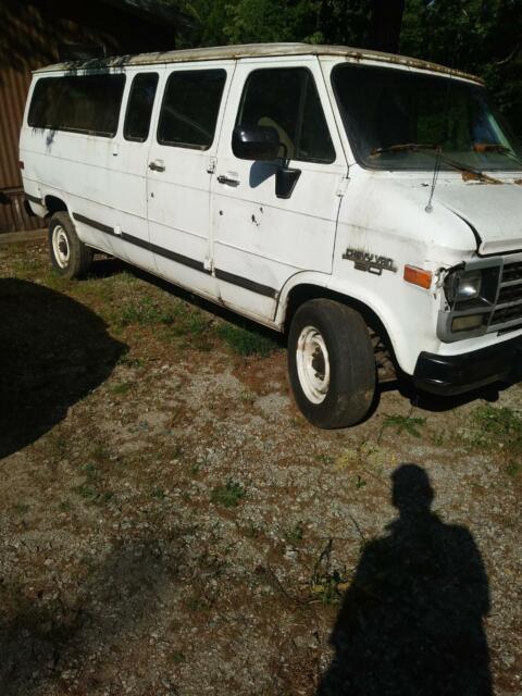 1993 White Chevrolet G20 Van van