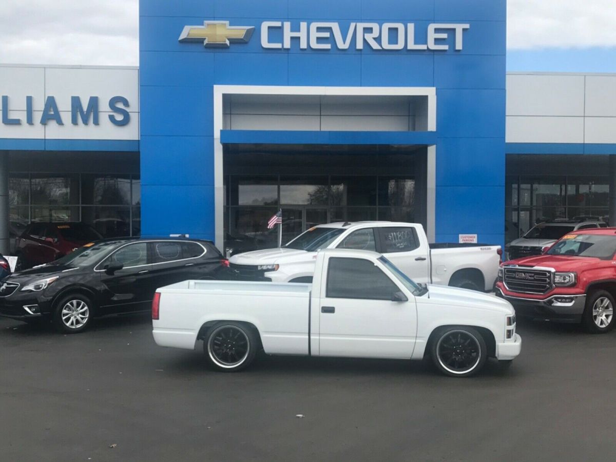 1993 White Chevrolet Silverado 1500 Standard Cab Pickup