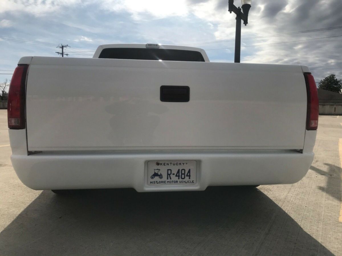 1993 White Chevrolet Silverado 1500 Standard Cab Pickup