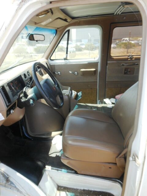 1993 w Chevrolet 3500 Rally Sports Van