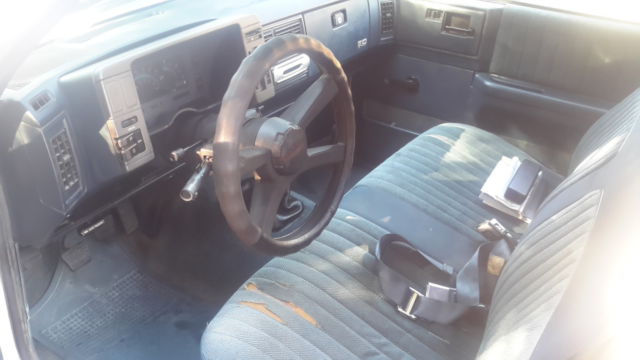 1993 white Chevrolet Other Pickups pickup truck