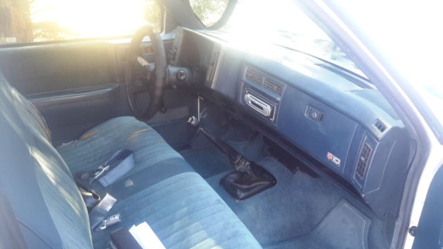 1993 white Chevrolet Other Pickups pickup truck