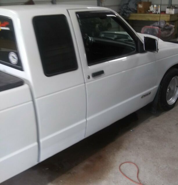 1993 White Chevrolet S-10 Extended Cab Pickup