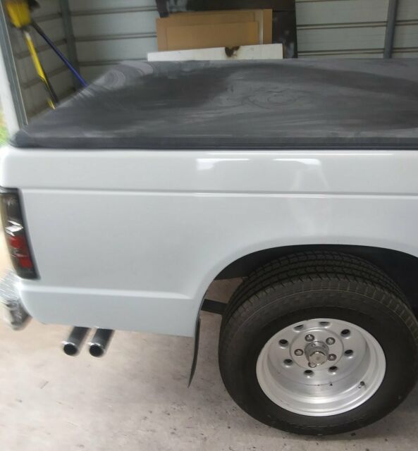 1993 White Chevrolet S-10 Extended Cab Pickup