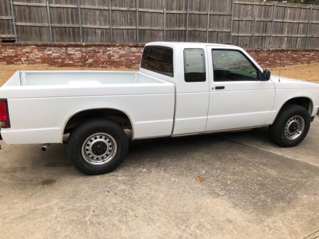 1993 White Chevrolet S-10 Extended Cab Pickup