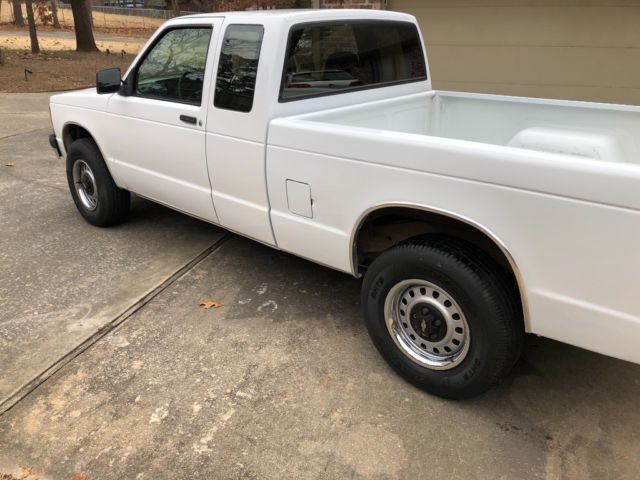 1993 White Chevrolet S-10 Extended Cab Pickup