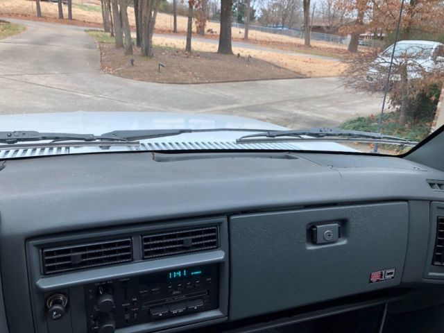 1993 White Chevrolet S-10 Extended Cab Pickup
