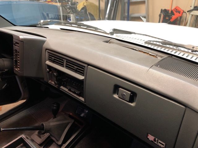 1993 White Chevrolet S-10 Extended Cab Pickup