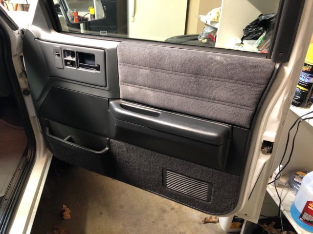 1993 White Chevrolet S-10 Extended Cab Pickup