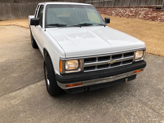 1993 White Chevrolet S-10 Extended Cab Pickup