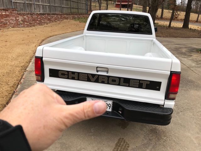 1993 White Chevrolet S-10 Extended Cab Pickup