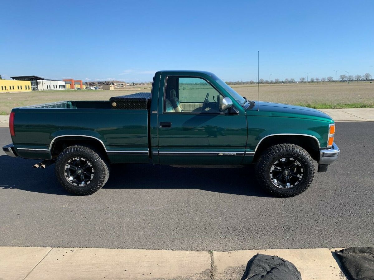 1993 Green Chevrolet C/K Pickup 1500 Standard Cab Pickup