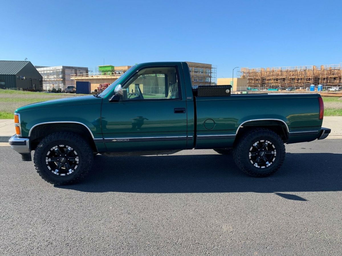 1993 Green Chevrolet C/K Pickup 1500 Standard Cab Pickup