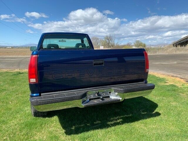 1993 Blue Chevrolet Silverado 1500 Standard Cab Pickup