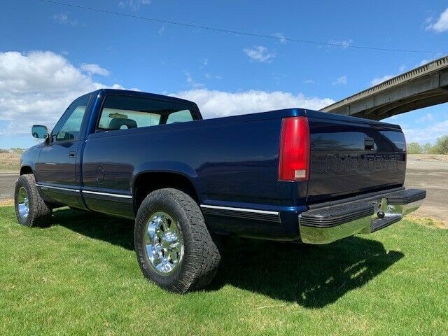 1993 Blue Chevrolet Silverado 1500 Standard Cab Pickup