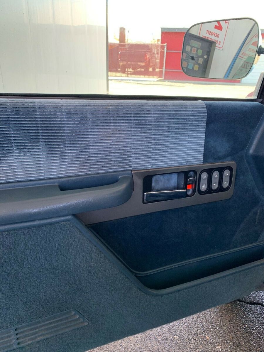 1993 Blue Chevrolet Silverado 1500 Standard Cab Pickup