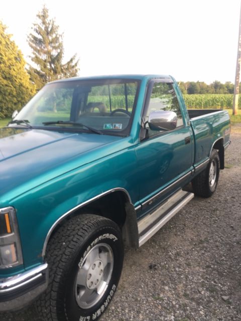 1993 Green Chevrolet Silverado 1500 Standard Cab Pickup