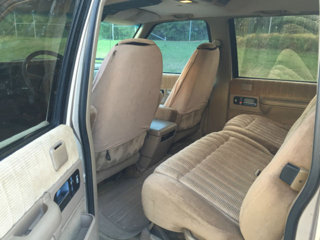1993 Burgundy Chevrolet Suburban SUV