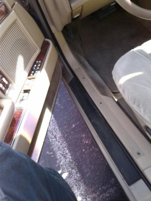 1993 Gold Chrysler New Yorker Sedan