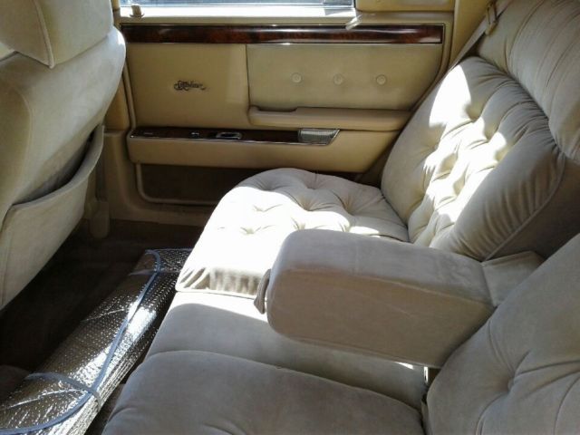 1993 Gold Chrysler New Yorker Sedan