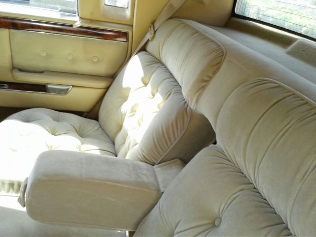 1993 Gold Chrysler New Yorker Sedan